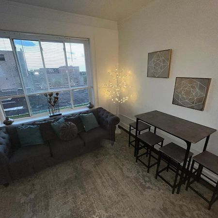 2 Bedroom Stylist Apartment Detroit Exterior photo